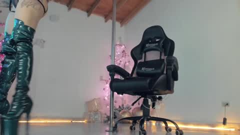 Snapshot of aurabonett chatting on 12/16/24, 01:54 aura online show from 12/16/24, 01:54