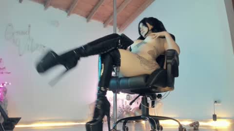 Snapshot of aurabonett chatting on 12/18/24, 06:53 aura online show from 12/18/24, 06:53