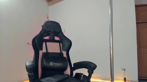 Snapshot of aurabonett chatting on 01/07/25, 10:43 aura online show from 01/07/25, 10:43