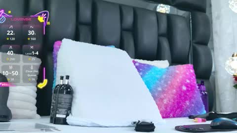 Snapshot of auraross chatting on 12/13/25, 07:53 Aura online show from 12/13/25, 07:53