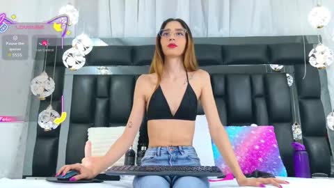 Snapshot of auraross chatting on 12/20/25, 06:59 Aura online show from 12/20/25, 06:59