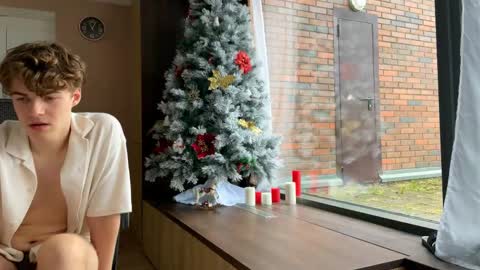 Snapshot of aurora_asti_ chatting on 11/23/25, 08:03 Hey Im Aurora - the spark you wont forget. online show from 11/23/25, 08:03