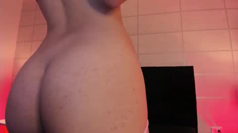 Snapshot of aurora_bellmont chatting on 10/30/25, 03:41 Aurora online show from 10/30/25, 03:41