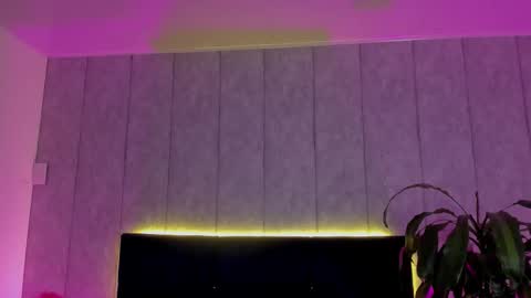 Snapshot of aurora_bellmont chatting on 12/16/25, 05:23 Aurora online show from 12/16/25, 05:23