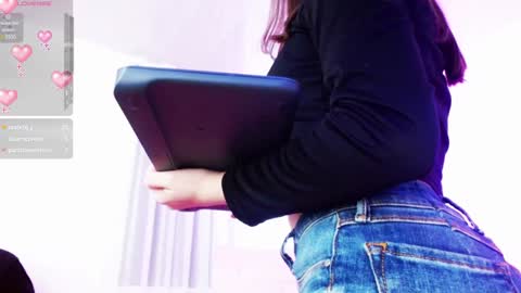 Snapshot of aurora_blossom__ chatting on 01/07/25, 06:14 Aurora online show from 01/07/25, 06:14