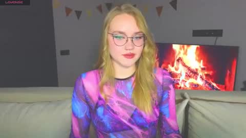 Snapshot of aurora_golden chatting on 12/02/24, 04:31 Kate online show from 12/02/24, 04:31
