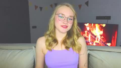 Snapshot of aurora_golden chatting on 12/09/24, 03:44 Kate online show from 12/09/24, 03:44