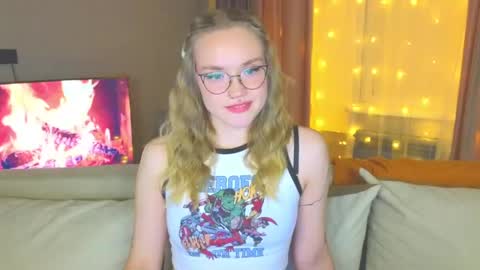 Snapshot of aurora_golden chatting on 12/16/24, 07:43 Kate online show from 12/16/24, 07:43