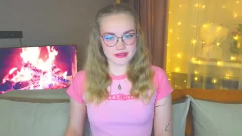 Snapshot of aurora_golden chatting on 12/24/24, 03:37 Kate online show from 12/24/24, 03:37