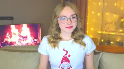 Snapshot of aurora_golden chatting on 12/26/24, 03:42 Kate online show from 12/26/24, 03:42