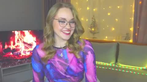 Snapshot of aurora_golden chatting on 01/04/25, 07:02 Kate online show from 01/04/25, 07:02