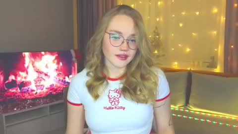 Snapshot of aurora_golden chatting on 01/10/25, 03:48 Kate online show from 01/10/25, 03:48