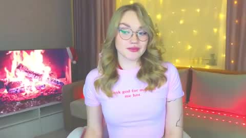 Snapshot of aurora_golden chatting on 01/16/25, 07:20 Kate online show from 01/16/25, 07:20