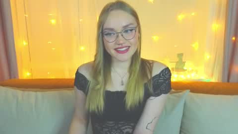 Snapshot of aurora_golden chatting on 01/31/25, 04:06 Kate online show from 01/31/25, 04:06