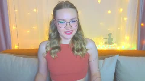 Snapshot of aurora_golden chatting on 02/02/25, 07:04 Kate online show from 02/02/25, 07:04