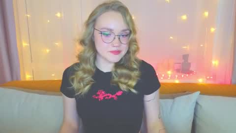 Snapshot of aurora_golden chatting on 02/04/25, 04:08 Kate online show from 02/04/25, 04:08