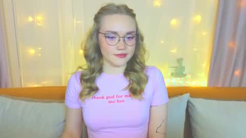 Snapshot of aurora_golden chatting on 02/13/25, 04:07 Kate online show from 02/13/25, 04:07