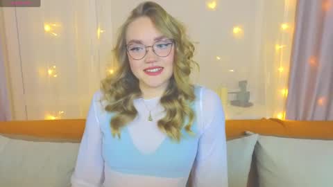 Snapshot of aurora_golden chatting on 02/20/25, 03:30 Kate online show from 02/20/25, 03:30