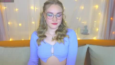 Snapshot of aurora_golden chatting on 02/27/25, 04:21 Kate online show from 02/27/25, 04:21