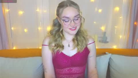Snapshot of aurora_golden chatting on 03/04/25, 06:39 Kate online show from 03/04/25, 06:39