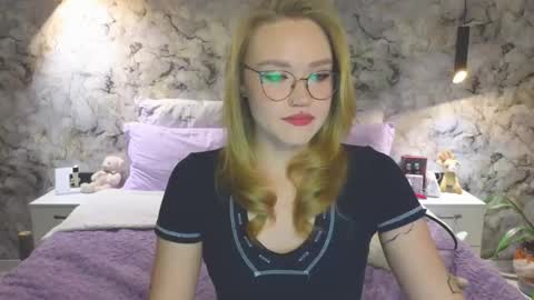 Snapshot of aurora_golden chatting on 10/20/25, 04:18 Kate online show from 10/20/25, 04:18