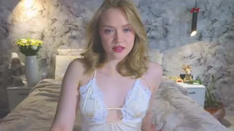 Snapshot of aurora_golden chatting on 06/12/26, 08:35 Kate online show from 06/12/26, 08:35