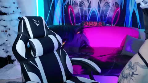 AURORA NATSUKI online show from 12/14/25, 11:15