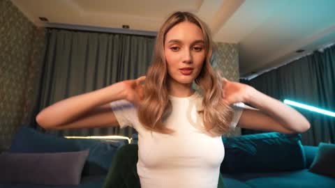 Snapshot of aurora_the_ballerina chatting on 01/28/25, 06:16 Aurora online show from 01/28/25, 06:16