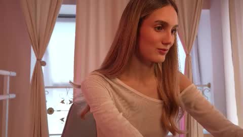 Snapshot of aurora_the_ballerina chatting on 09/21/25, 06:48 Aurora online show from 09/21/25, 06:48