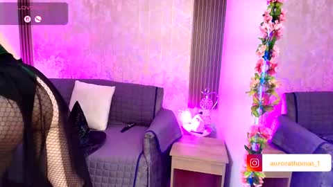 Snapshot of aurora_thomas chatting on 10/18/25, 10:43 Aurora online show from 10/18/25, 10:43