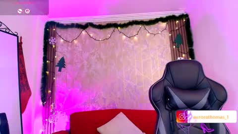 Snapshot of aurora_thomas chatting on 11/29/25, 04:15 Aurora online show from 11/29/25, 04:15