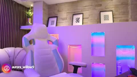 aurora_willow9 online show from 11/27/25, 02:57
