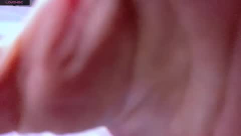 Snapshot of aurorablusssh_ chatting on 12/13/25, 10:48 Aurora Follow me online show from 12/13/25, 10:48