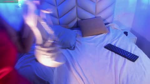 Snapshot of aurorafiore chatting on 01/26/25, 02:45 Aurora online show from 01/26/25, 02:45