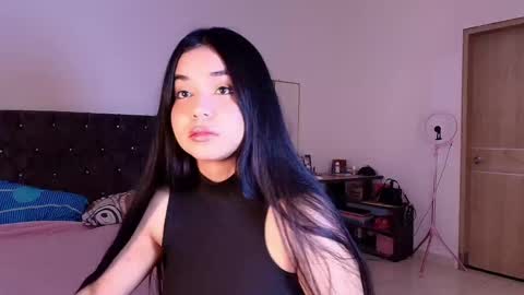 Snapshot of aurorafiore chatting on 12/15/25, 03:44 Aurora online show from 12/15/25, 03:44