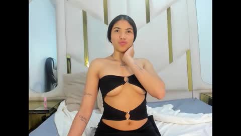 Snapshot of aurorahoney32 chatting on 05/05/26, 09:56 aurorahoney32 online show from 05/05/26, 09:56