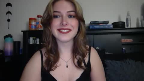 auroralightz1 online show from 02/02/26, 04:44