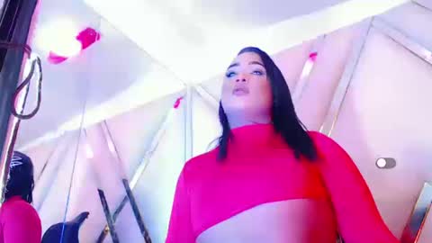 Snapshot of aurorarossx chatting on 10/18/25, 12:13 Aurora online show from 10/18/25, 12:13