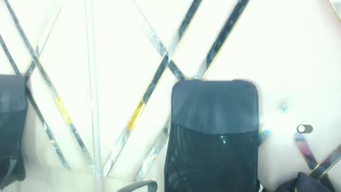 Snapshot of aurorarossx chatting on 11/19/25, 07:36 Aurora online show from 11/19/25, 07:36