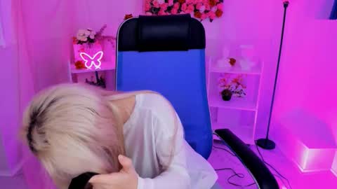 aurorawrenfield online show from 09/11/25, 07:19