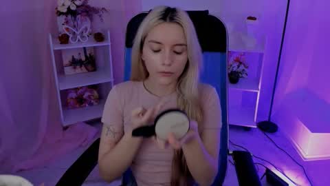 aurorawrenfield online show from 09/29/25, 04:17