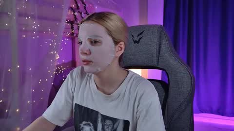 aurorawrenfield online show from 03/23/26, 02:15