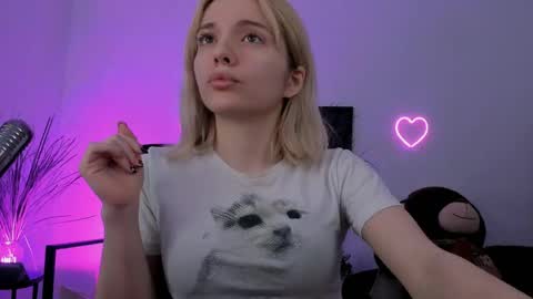 aurorawrenfield online show from 04/13/26, 04:07