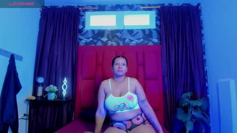 Snapshot of auroreadams chatting on 11/17/25, 02:12 auroreadams online show from 11/17/25, 02:12