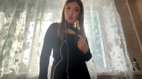 Snapshot of aurorekhuu chatting on 02/11/26, 11:04 Elizabeth online show from 02/11/26, 11:04