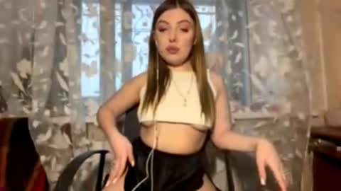 Snapshot of aurorekhuu chatting on 02/26/26, 02:38 Elizabeth online show from 02/26/26, 02:38