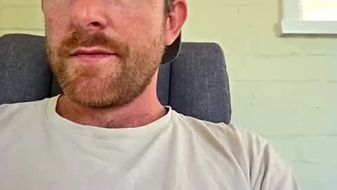 aussie_dadbod101 online show from 10/15/25, 12:00