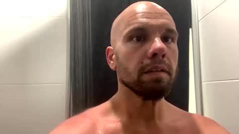 Snapshot of aussieboycal chatting on 12/22/25, 12:02 aussieboycal online show from 12/22/25, 12:02