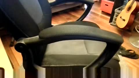 Snapshot of aussiebumm chatting on 03/05/25, 07:27 Aussiebumm online show from 03/05/25, 07:27