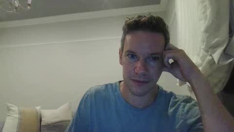 Snapshot of aussiesurfer0000 chatting on 02/04/25, 09:38 aussiesurfer0000 online show from 02/04/25, 09:38